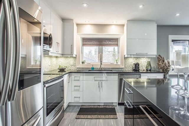17 Gotham Crt, House semidetached with 3 bedrooms, 3 bathrooms and 7 parking in Toronto ON | Image 6