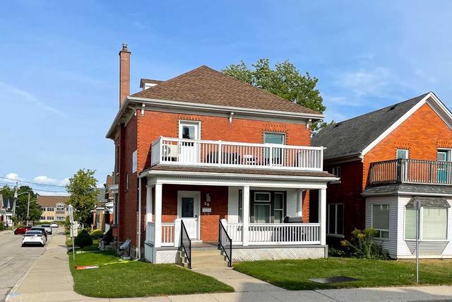 30 Regina St N, House detached with 9 bedrooms, 3 bathrooms and 1 parking in Waterloo ON | Image 28