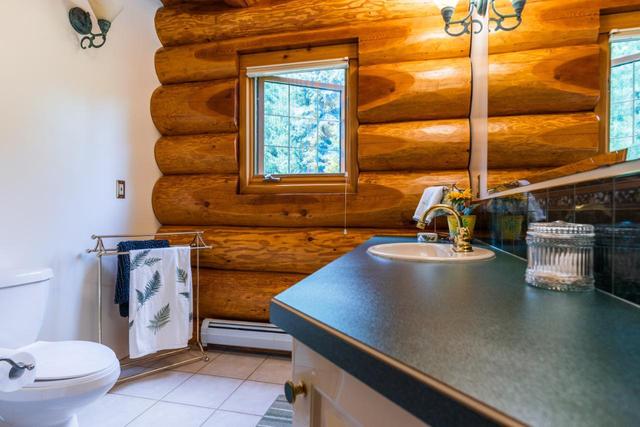 3150 Hanna Creek Road, House detached with 2 bedrooms, 2 bathrooms and null parking in Kootenay Boundary B BC | Image 32