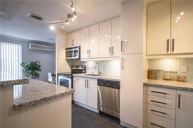 205 - 71 Jonesville Cres, Condo with 2 bedrooms, 2 bathrooms and 1 parking in Toronto ON | Image 3