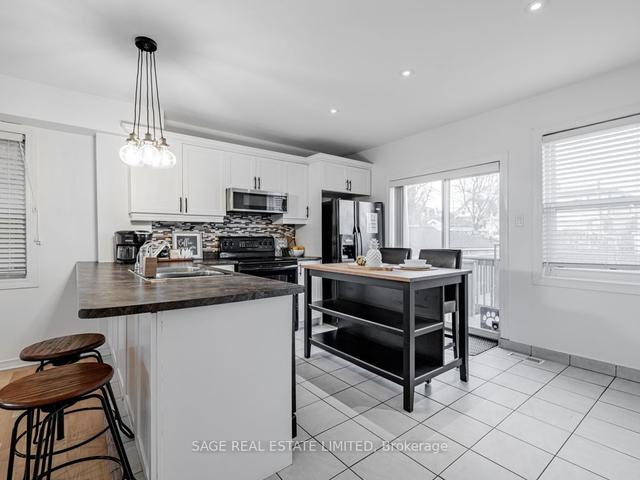 30 Bushey Ave, House detached with 3 bedrooms, 2 bathrooms and 2 parking in Toronto ON | Image 4