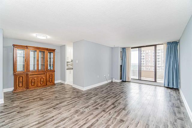 906 - 4 Kings Cross Rd, Condo with 2 bedrooms, 1 bathrooms and 1 parking in Brampton ON | Image 3