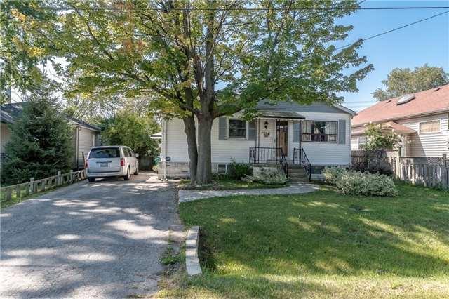 1068 Strathy Ave, House detached with 1 bedrooms, 2 bathrooms and 4 parking in Mississauga ON | Image 2