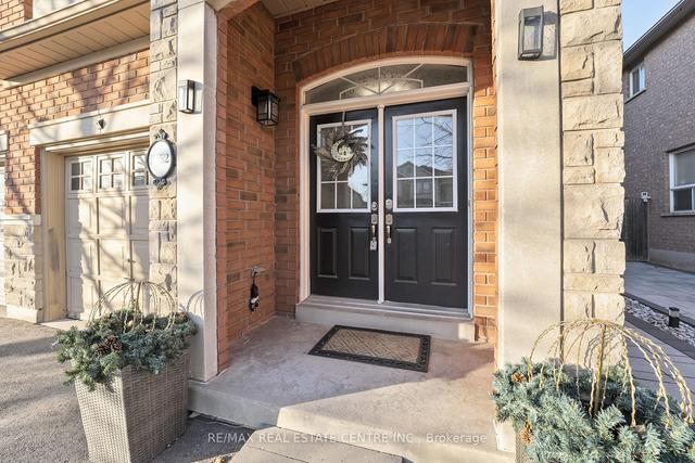 2452 Newcastle Cres, House semidetached with 3 bedrooms, 4 bathrooms and 3 parking in Oakville ON | Image 23
