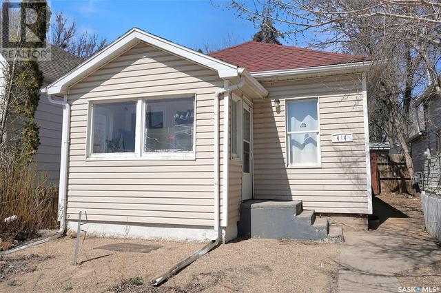 414 Fairford Street W, House detached with 2 bedrooms, 1 bathrooms and null parking in Moose Jaw SK | Image 3
