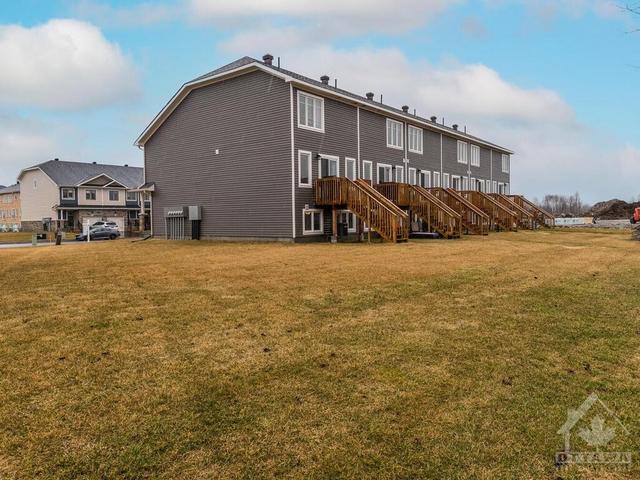 24 Staples Boulevard, Townhouse with 3 bedrooms, 3 bathrooms and 3 parking in Smiths Falls ON | Image 2