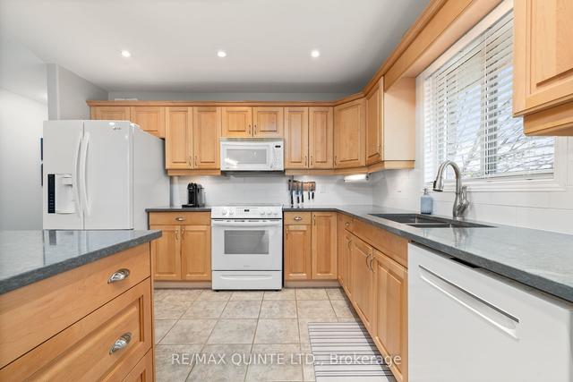 61 Hemlock Cres, House detached with 3 bedrooms, 3 bathrooms and 4 parking in Belleville ON | Image 39