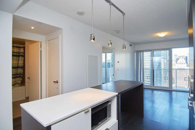3203 - 88 Harbour St, Condo with 1 bedrooms, 1 bathrooms and 0 parking in Toronto ON | Image 4