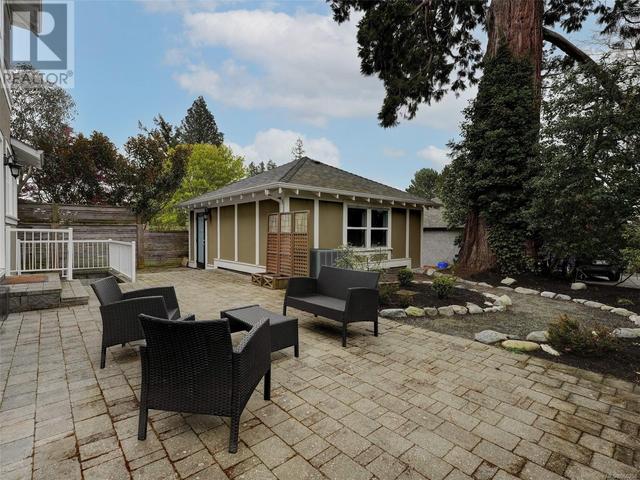 2995 Uplands Rd, House detached with 5 bedrooms, 4 bathrooms and 4 parking in Oak Bay BC | Image 30