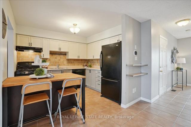 57 Pisa Dr, House attached with 3 bedrooms, 2 bathrooms and 3 parking in Hamilton ON | Image 2