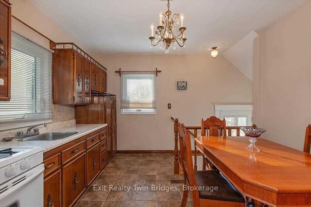 177 Gordon St, House detached with 2 bedrooms, 2 bathrooms and 4 parking in Sarnia ON | Image 32