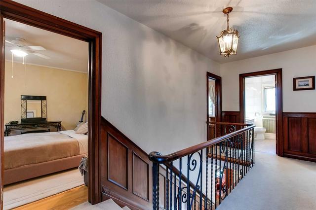 6 Old Mill Terr, House detached with 4 bedrooms, 3 bathrooms and 7 parking in Toronto ON | Image 2