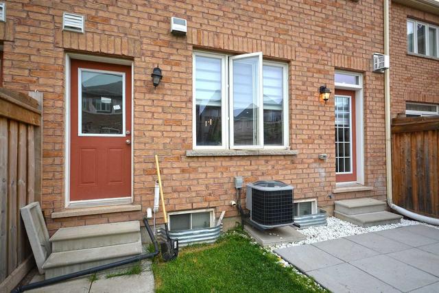 885 Transom Cres, House attached with 3 bedrooms, 3 bathrooms and 3 parking in Milton ON | Image 27
