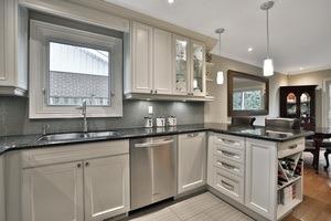 365 Lynn Pl, House detached with 3 bedrooms, 3 bathrooms and 4 parking in Oakville ON | Image 9