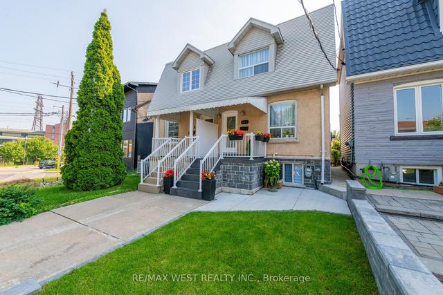 414 Maybank Ave, House semidetached with 2 bedrooms, 2 bathrooms and 2 parking in Toronto ON | Image 1