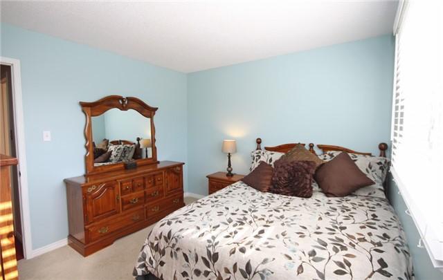 896 Lavis Crt, House detached with 4 bedrooms, 3 bathrooms and 4 parking in Oshawa ON | Image 16