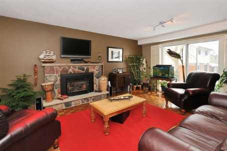 856 Sparrow Rd, House detached with 4 bedrooms, 2 bathrooms and 6 parking in Newmarket ON | Image 6