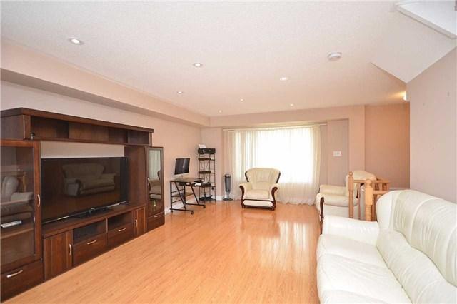 unit 40 - 5035 Oscar Peterson Blvd, Townhouse with 3 bedrooms, 3 bathrooms and 2 parking in Mississauga ON | Image 3