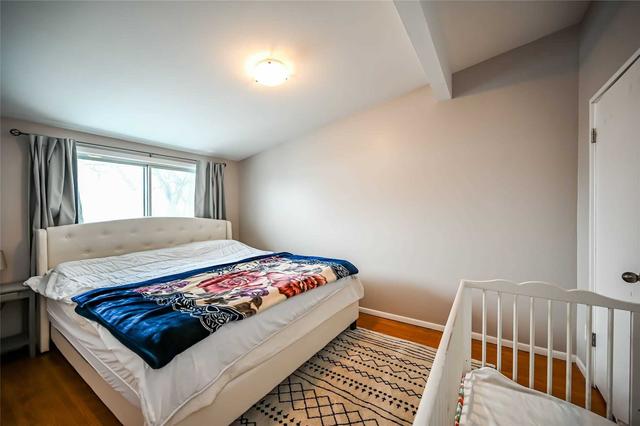 127 Meadowlark Dr, House semidetached with 3 bedrooms, 2 bathrooms and 4 parking in Hamilton ON | Image 9