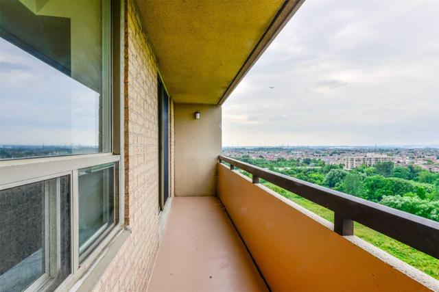 1403 - 30 Malta Ave, Condo with 3 bedrooms, 2 bathrooms and 1 parking in Brampton ON | Image 15