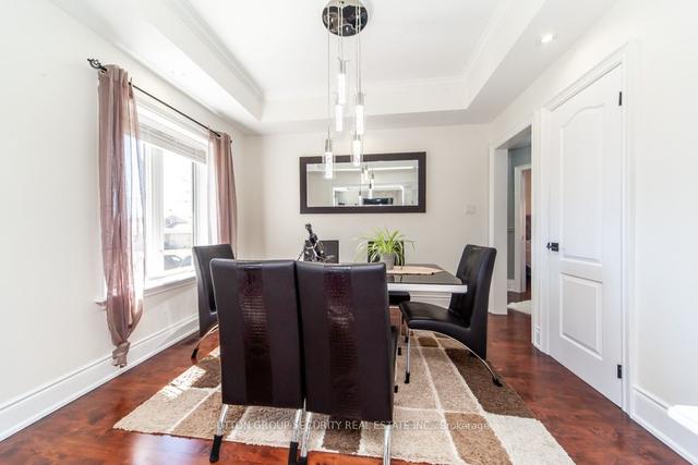 30 Battersea Cres, House detached with 2 bedrooms, 2 bathrooms and 6 parking in Toronto ON | Image 5