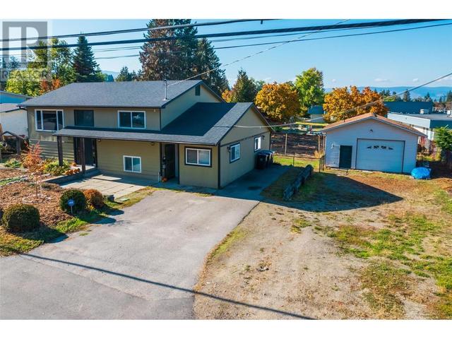 4578 Raymer Road, House detached with 4 bedrooms, 2 bathrooms and 8 parking in Kelowna BC | Image 2