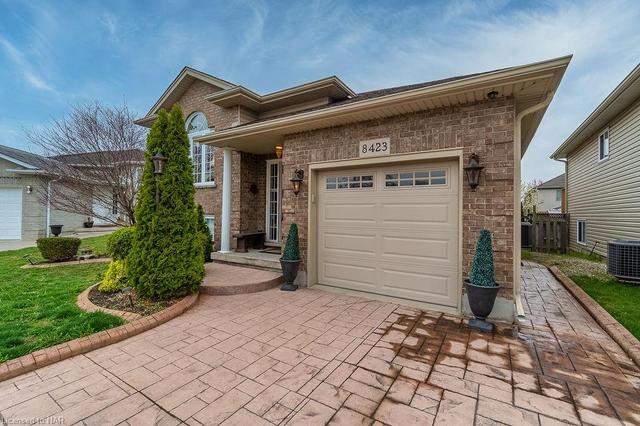 8423 Atack Court, House detached with 3 bedrooms, 2 bathrooms and 1 parking in Niagara Falls ON | Image 4