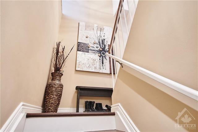 209 Woodfield Drive, Condo with 2 bedrooms, 2 bathrooms and 1 parking in Ottawa ON | Image 2