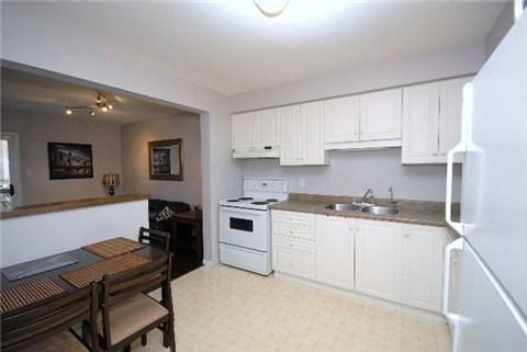 1055 Gordon St, Townhouse with 3 bedrooms, 3 bathrooms and 1 parking in Guelph ON | Image 2