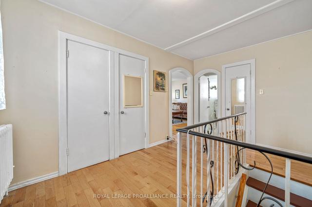 430 Nelson St, House detached with 2 bedrooms, 3 bathrooms and 4 parking in Kingston ON | Image 2