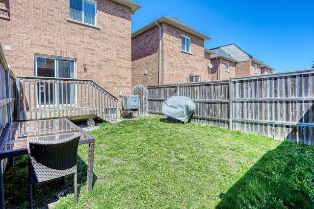 116 Oceanpearl Cres, House attached with 3 bedrooms, 3 bathrooms and 2 parking in Whitby ON | Image 14