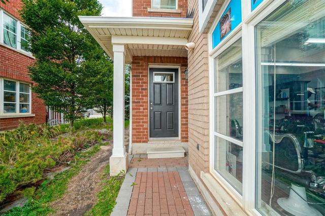 64 Commuter Dr, House attached with 3 bedrooms, 4 bathrooms and 4 parking in Brampton ON | Image 12