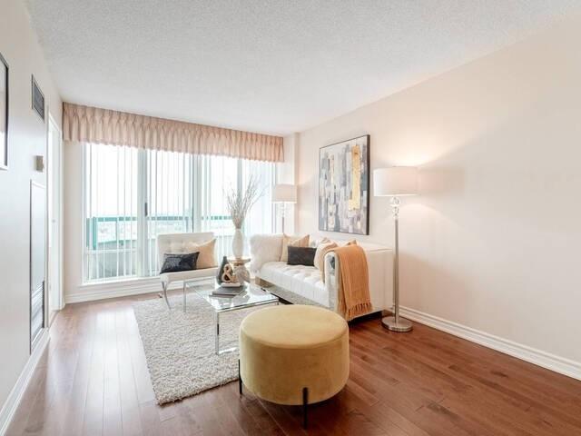 2211 - 550 Webb Dr, Condo with 2 bedrooms, 2 bathrooms and 2 parking in Mississauga ON | Image 2