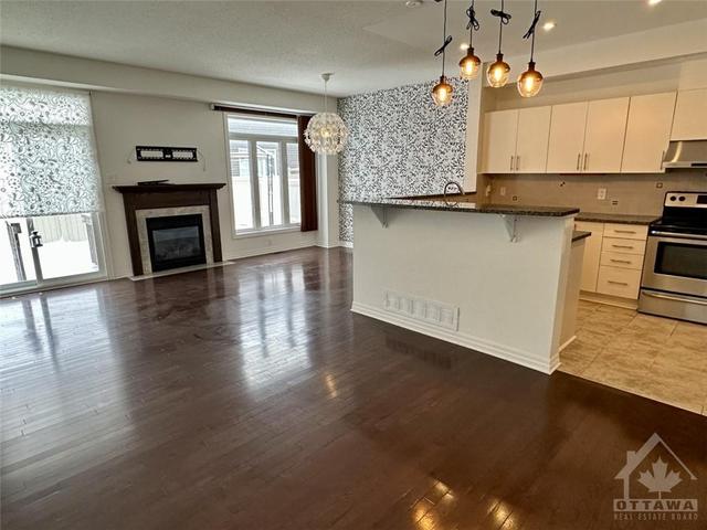 103 Hawkeswood Drive, Townhouse with 3 bedrooms, 3 bathrooms and 2 parking in Ottawa ON | Image 6