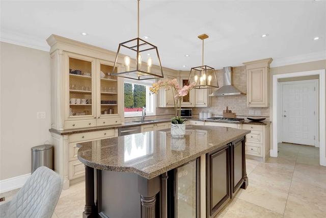 27 Dorwood Crt, House detached with 4 bedrooms, 5 bathrooms and 20 parking in Vaughan ON | Image 6