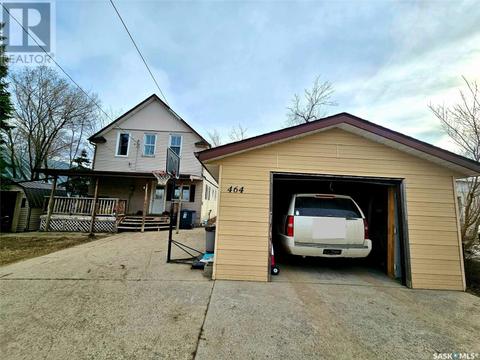 464 1st Avenue E, House detached with 4 bedrooms, 2 bathrooms and null parking in Melville SK | Card Image