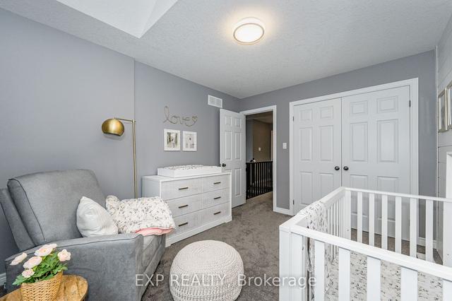 25 Oakes Cres, House semidetached with 3 bedrooms, 3 bathrooms and 3 parking in Guelph ON | Image 21