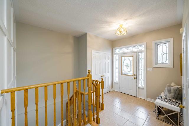 4 Fitzpatrick Crt, House detached with 2 bedrooms, 3 bathrooms and 4 parking in Whitby ON | Image 34