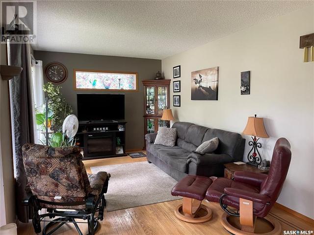 238 1st Avenue E, House detached with 3 bedrooms, 2 bathrooms and null parking in Canora SK | Image 14