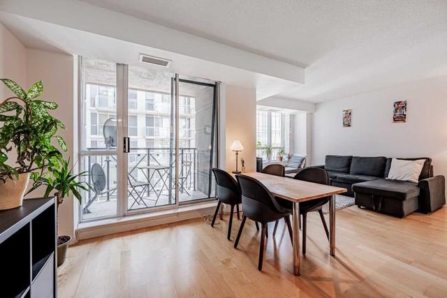 1419 - 140 Simcoe St, Condo with 2 bedrooms, 1 bathrooms and 1 parking in Toronto ON | Image 8