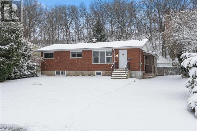 48 Glendale Road, House detached with 3 bedrooms, 2 bathrooms and null parking in Brantford ON | Card Image