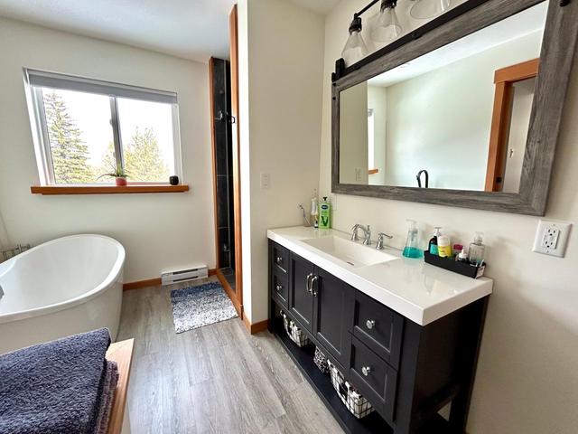 205 Joliffe Way, House detached with 5 bedrooms, 3 bathrooms and 4 parking in Rossland BC | Image 41