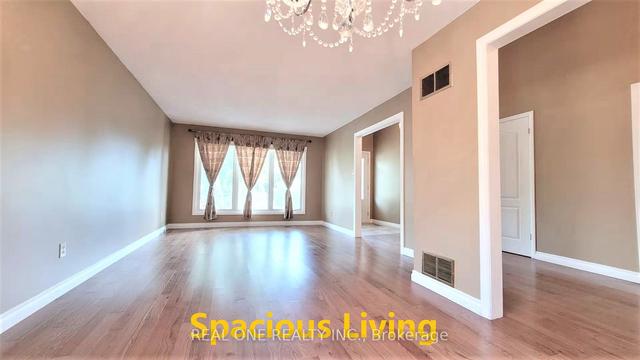 upper - 2405 Benedet Dr, House detached with 3 bedrooms, 2 bathrooms and 3 parking in Mississauga ON | Image 12