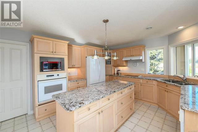501 Arbutus Bay Rd, House detached with 3 bedrooms, 3 bathrooms and 10 parking in Comox Valley A BC | Image 57