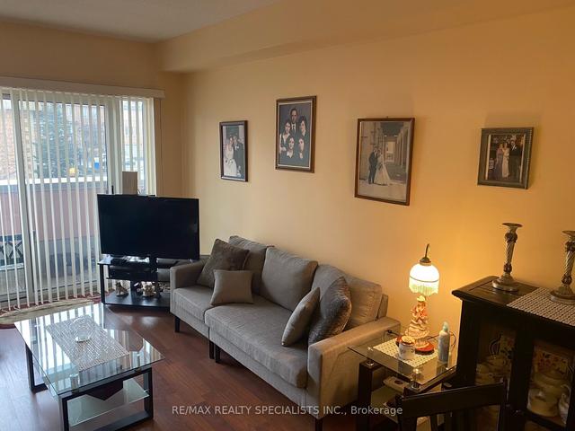 207 - 810 Scollard Crt, Condo with 1 bedrooms, 1 bathrooms and 1 parking in Mississauga ON | Image 4