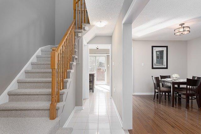 80 Berwick Cres, House attached with 3 bedrooms, 3 bathrooms and 2 parking in Richmond Hill ON | Image 3