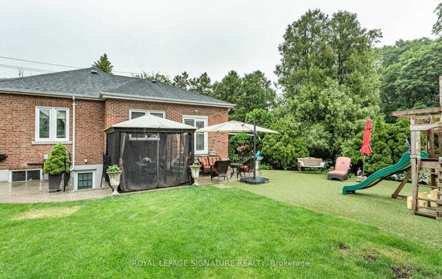2 Hillcrest Dr, House detached with 3 bedrooms, 2 bathrooms and 2 parking in Toronto ON | Image 14
