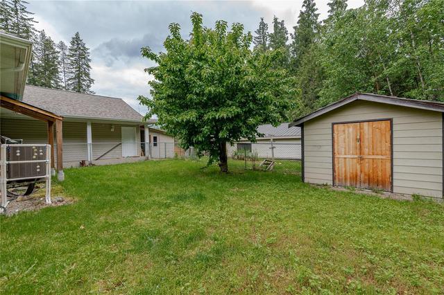 9038 Hummingbird Drive, House detached with 3 bedrooms, 3 bathrooms and 16 parking in Columbia Shuswap E BC | Image 38