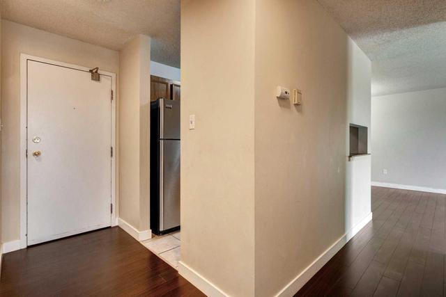 418 - 550 Westwood Drive Sw, Condo with 2 bedrooms, 1 bathrooms and 1 parking in Calgary AB | Image 4