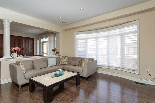 28 Chaiwood Crt, House detached with 4 bedrooms, 4 bathrooms and 6 parking in Vaughan ON | Image 5